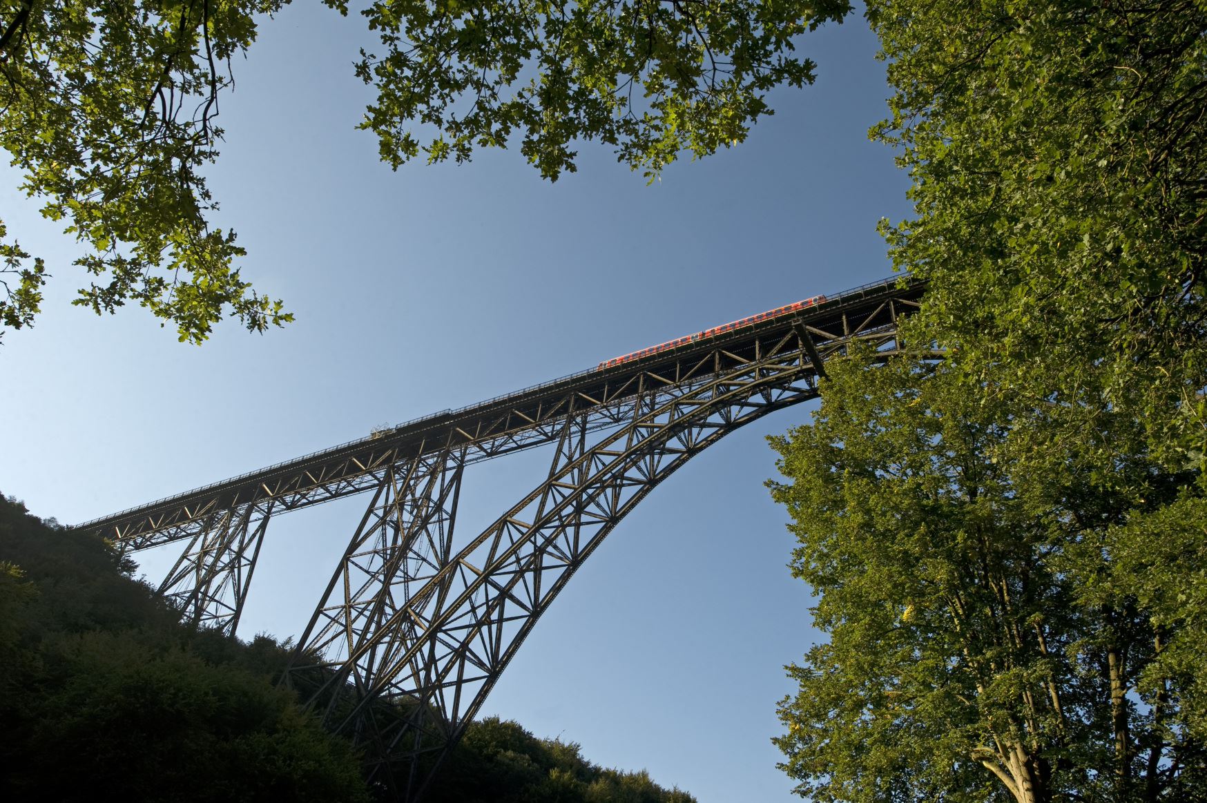 Die Müngstener Brücke ist die höchste Eisenbahnbrücke in Deutschland.