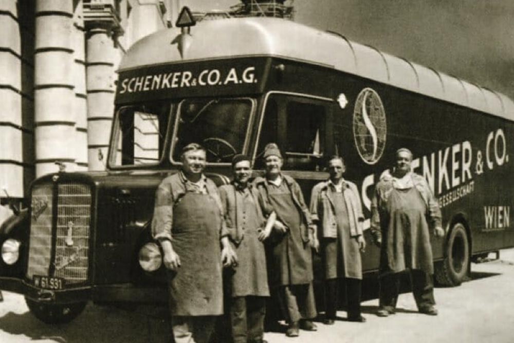 DB Logistik – 1950 setzte Schenker & Co. Lastwagen für Transporte ein.