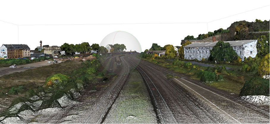 Die 3D-Punktwolke einer Bahn-Drohne hilft beim Ermitteln von Baumhöhen und Abständen zu Gleisen.